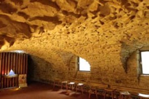 Cave voutée à usage de chapelle